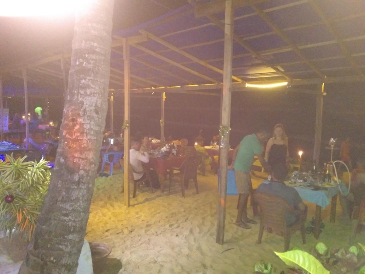 Hansa Surf Hotel Hikkaduwa Exterior foto