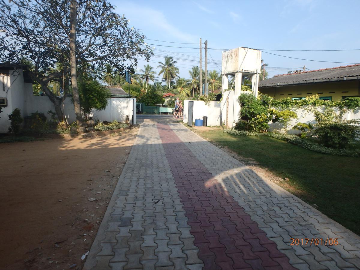 Hansa Surf Hotel Hikkaduwa Exterior foto