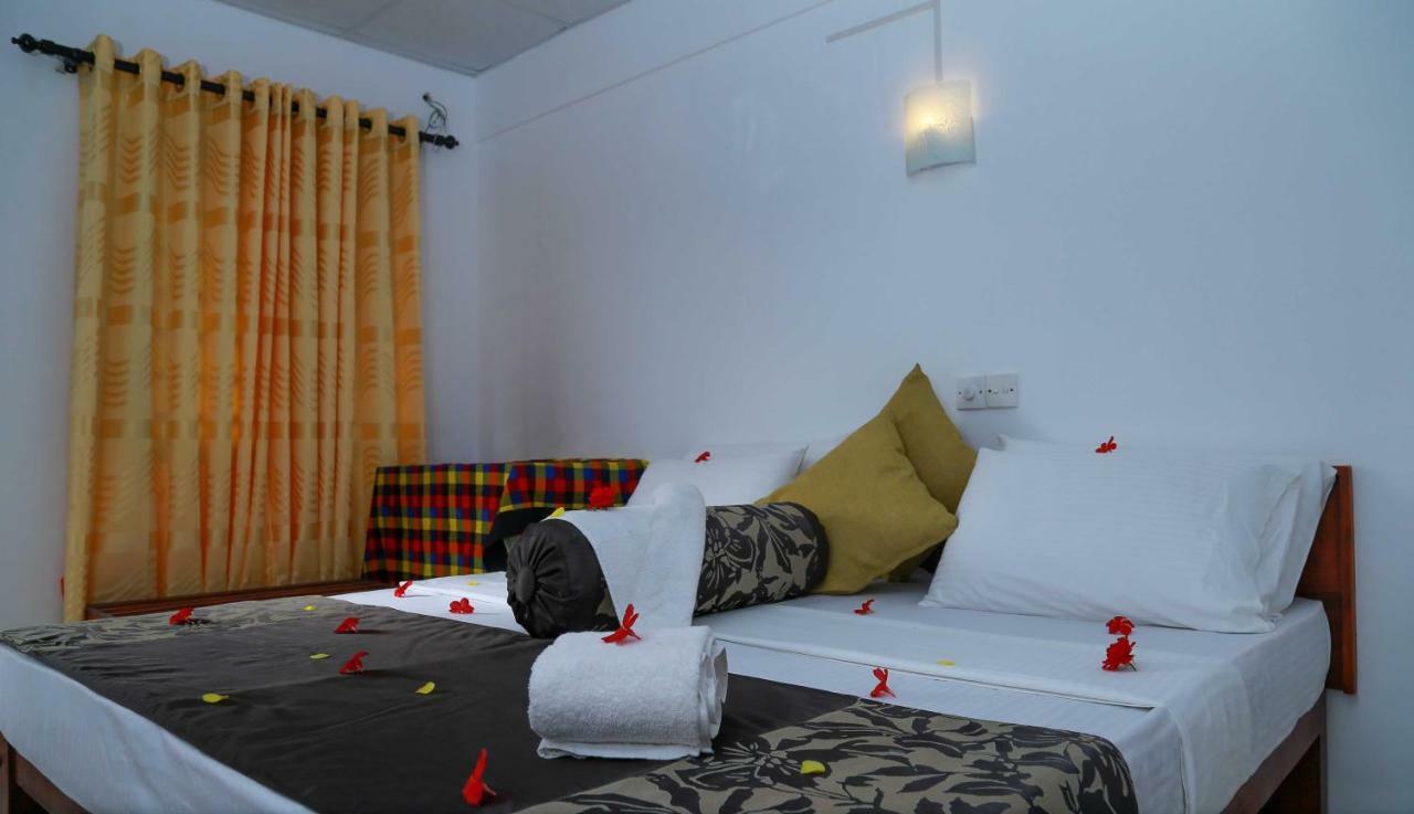 Hansa Surf Hotel Hikkaduwa Exterior foto