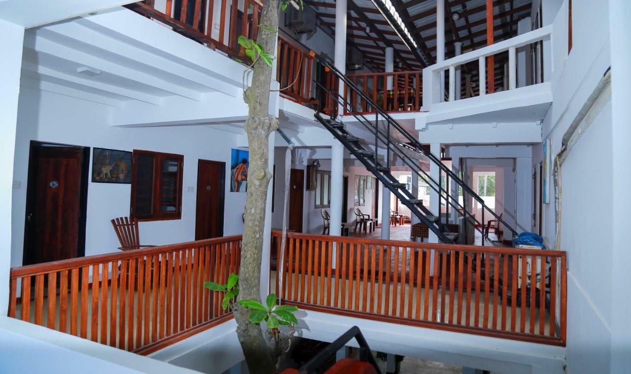 Hansa Surf Hotel Hikkaduwa Exterior foto